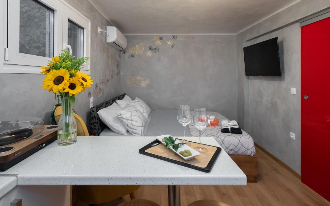 אתונה Cozy Tiny Apartment In The Heart Of Plaka מראה חיצוני תמונה